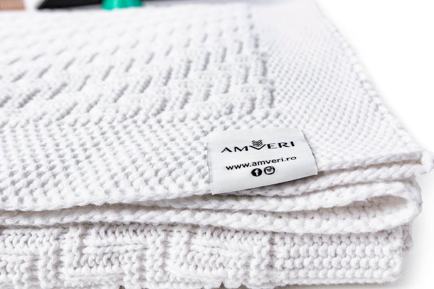 Zig-zag baby blanket